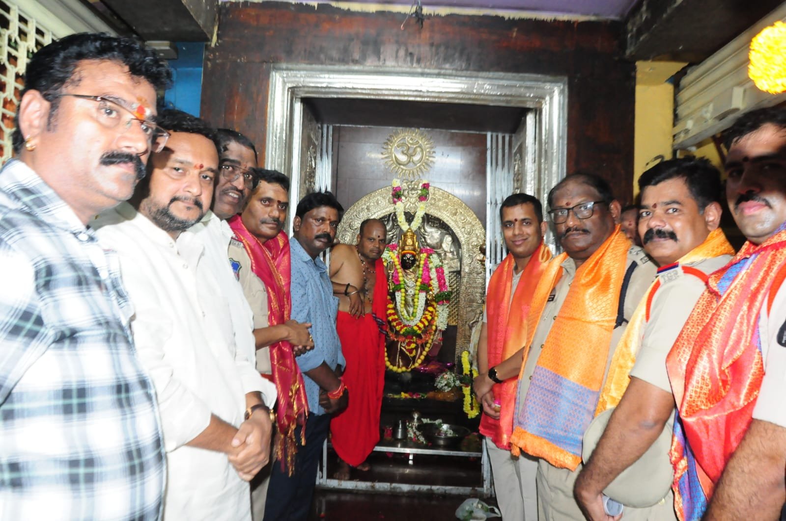 ఘటాలు, బోనాల ఊరేగింపు మార్గాన్ని పరిశీలించిన చార్మినార్ జోన్ ,డిసిపి ,కిరణ్ కారే ప్రభాకర్. 